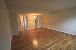 506 N Greensboro St, Unit 15 in Carrboro, NC - Building Photo