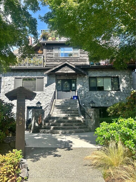 2465 W 5th Ave in Vancouver, BC - Building Photo
