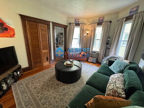 101 Heath St, Unit 1 in Somerville, MA - Foto de edificio - Building Photo