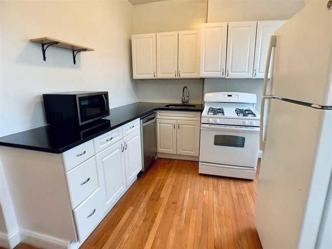 725 Garden St in Hoboken, NJ - Building Photo - Building Photo