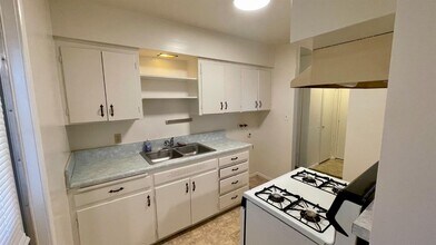 1412 Rodgers Rd in Hanford, CA - Building Photo - Building Photo