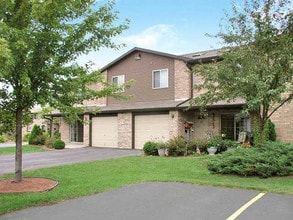 East Point Village in Green Bay, WI - Building Photo - Building Photo