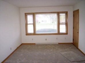 5201 W Howard Ave, Unit 1 in Milwaukee, WI - Building Photo - Building Photo