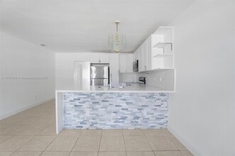 1997 SW 70th Way in North Lauderdale, FL - Building Photo - Building Photo