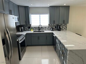 9544 Amber Valley Ln in Las Vegas, NV - Foto de edificio - Building Photo