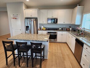 30690 Hawkcrest Dr in Winchester, CA - Building Photo - Building Photo