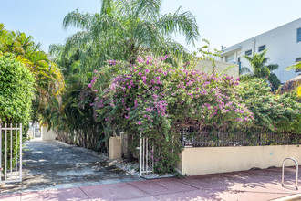 345 Collins Ave in Miami Beach, FL - Building Photo - Building Photo