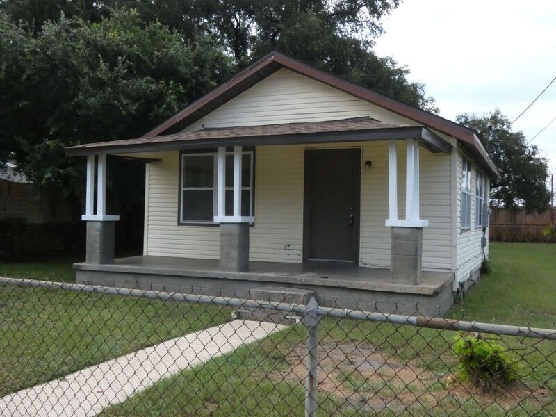 1300 W Intendencia St in Pensacola, FL - Building Photo