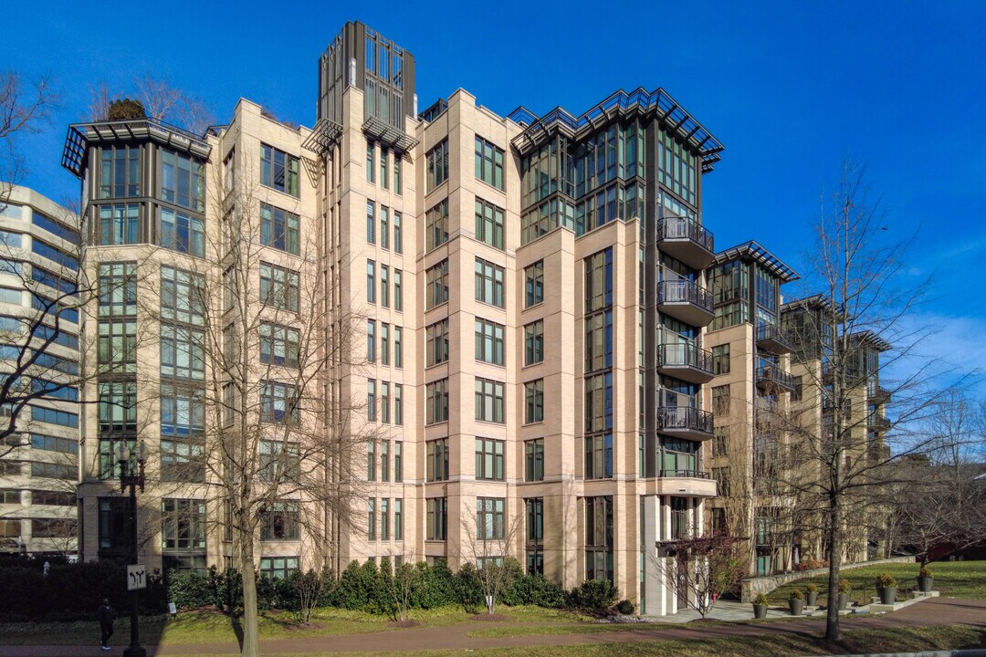 Chase Point in Washington, DC - Building Photo