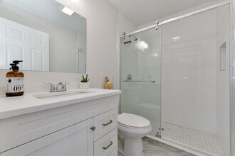 224 Newbury Ave, Unit 1 in Quincy, MA - Building Photo - Building Photo