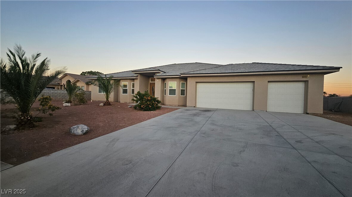 6048 Moonlight Dr in Las Vegas, NV - Building Photo