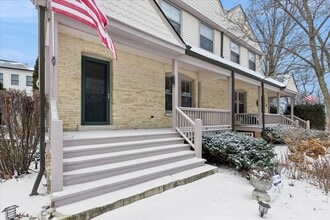 3760 Gilgare Ln in Highland Park, IL - Building Photo - Building Photo