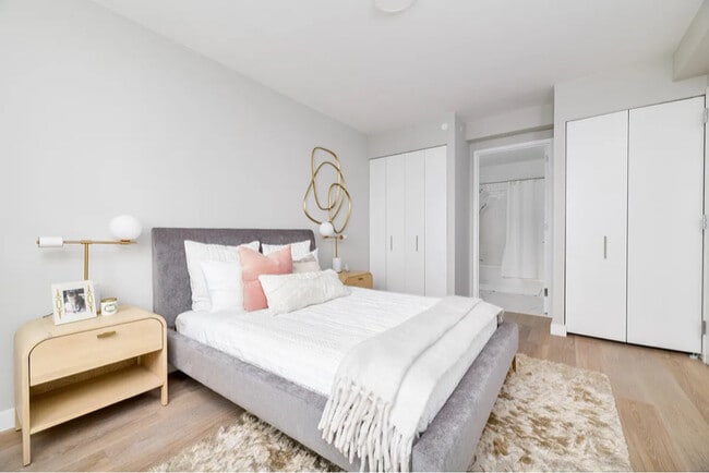 2-20 Malt Dr in Queens, NY - Building Photo - Building Photo