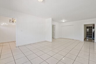 1531 NW 34th Ave in Miami, FL - Building Photo - Building Photo