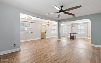 1075 Nelson St in Jacksonville, FL - Building Photo - Building Photo