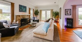 1203 S Rimpau Blvd in Los Angeles, CA - Building Photo