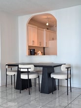 100 Bayview Dr in Sunny Isles Beach, FL - Foto de edificio - Building Photo