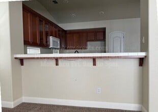 5891 Silver Oak Cir in Stockton, CA - Foto de edificio - Building Photo