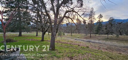 605 Missouri Flat Rd in Grants Pass, OR - Building Photo - Building Photo