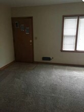 1027 W Lombard St, Unit 1025 in Davenport, IA - Building Photo - Building Photo