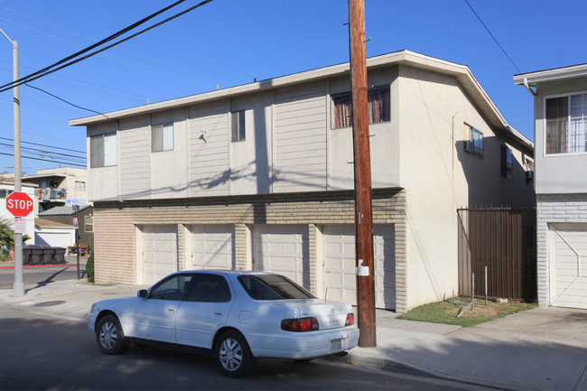 3100 E 10th St in Long Beach, CA - Foto de edificio - Building Photo