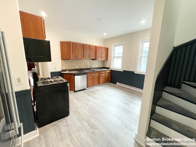 72 Roseclair St, Unit #2 in Boston, MA - Building Photo - Building Photo