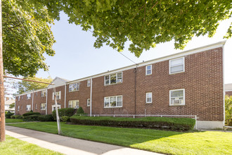 Richlee Gardens in Mineola, NY - Building Photo - Building Photo