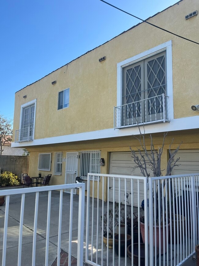 1132 N Heliotrope Dr, Unit 1132
