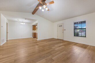 2109 Holly Springs Dr in Taylor, TX - Building Photo - Building Photo