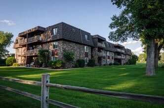 Belgrove Apartments in Minnetonka, MN - Foto de edificio - Building Photo