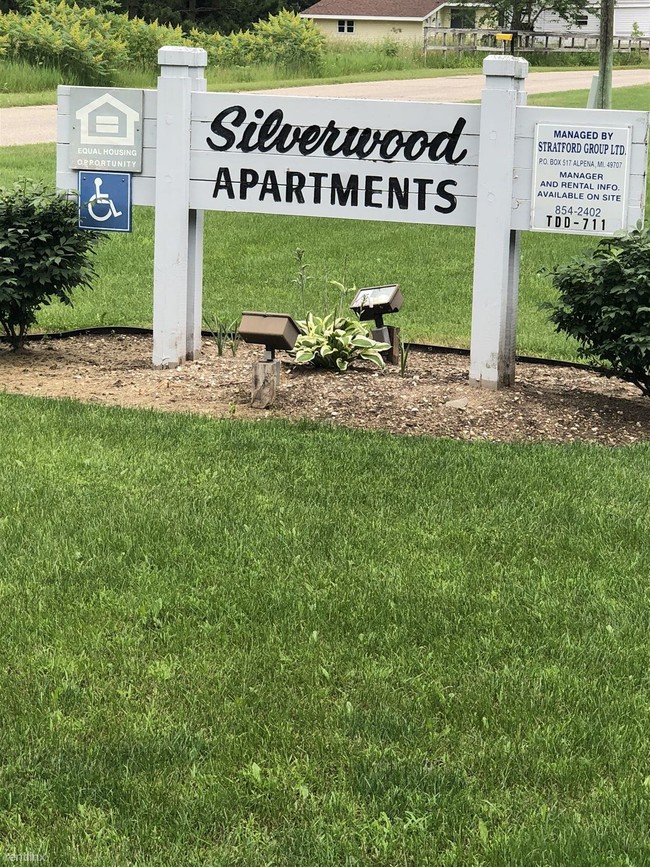 Silverwood Manor Senior Apartments in Hesperia, MI - Foto de edificio - Building Photo