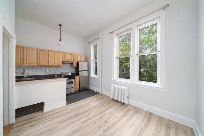 160 2nd St in Hoboken, NJ - Building Photo - Building Photo