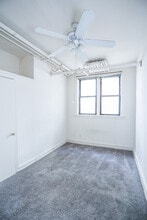 2043 W Wellington Ave, Unit #G in Chicago, IL - Building Photo - Building Photo