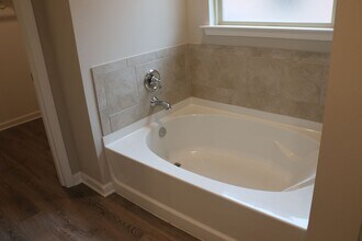 7504 Scarlet Oak Dr in Gonzales, LA - Building Photo - Building Photo