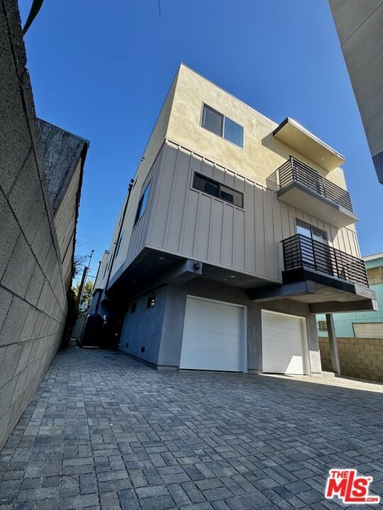 5637 Homeside Ave in Los Angeles, CA - Foto de edificio - Building Photo