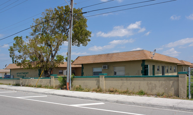 3990 NW 30th Ter in Lauderdale Lakes, FL - Building Photo - Building Photo