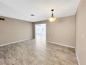 2210 Parkview Dr in Ft. Myers, FL - Building Photo - Building Photo