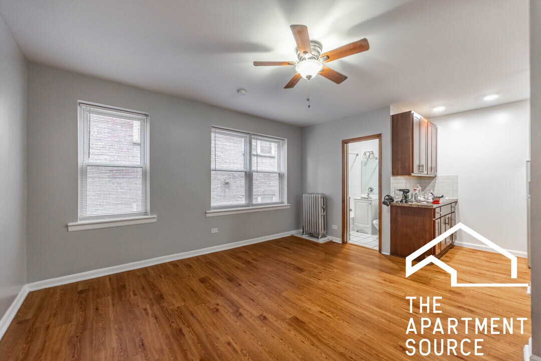 4240 N Kenmore Ave, Unit 104 in Chicago, IL - Building Photo