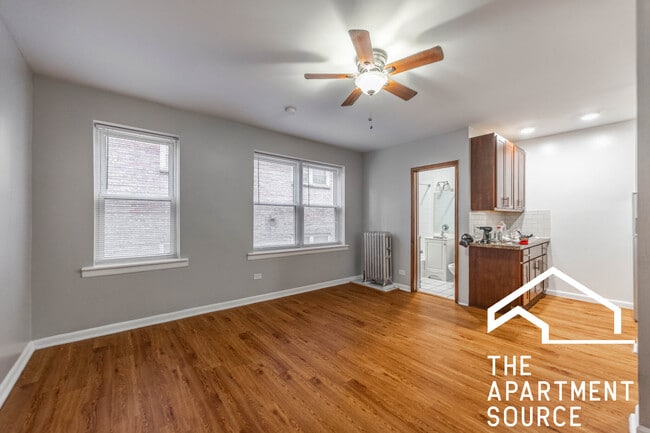 4240 N Kenmore Ave, Unit 104