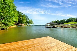 54 Cheverly Rd in Clarksville, VA - Building Photo