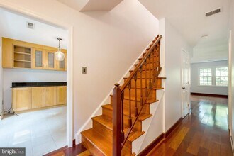 7603 Heatherton Ln in Potomac, MD - Foto de edificio - Building Photo