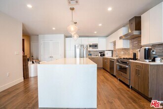 3715 San Marino St-Unit -201 in Los Angeles, CA - Building Photo - Building Photo