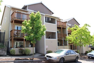 11940 SE Ash St in Portland, OR - Building Photo - Building Photo