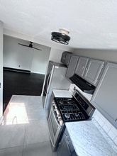 102 Laurens St in Cranston, RI - Building Photo - Building Photo
