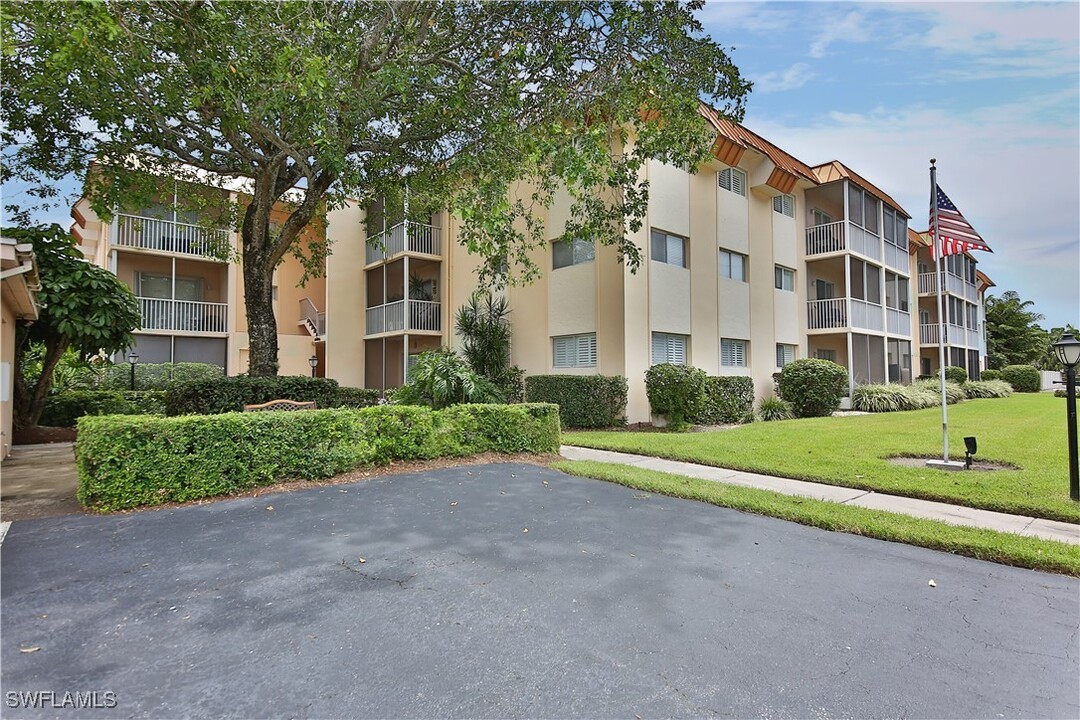 1100 Gulf Shore Blvd N in Naples, FL - Foto de edificio