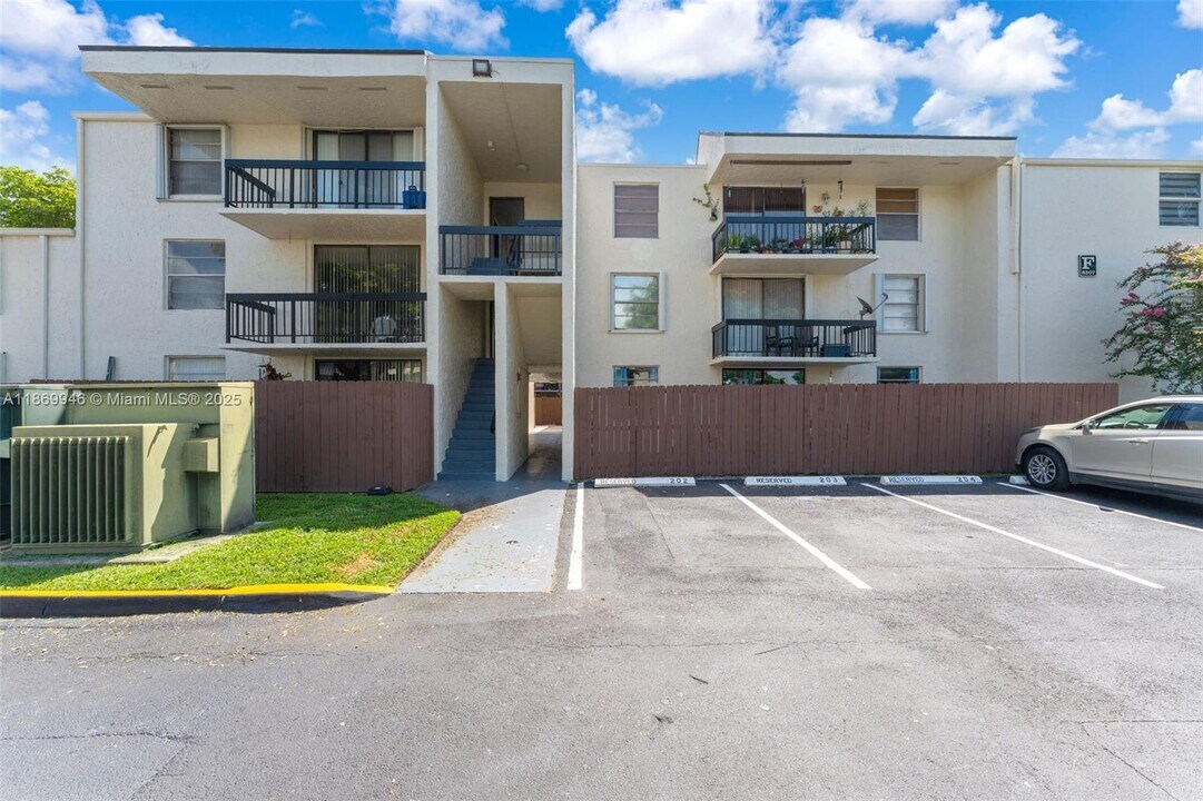 8307 SW 142nd Ave in Miami, FL - Building Photo