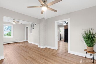 400 Main St, Unit C in Middlesex, NJ - Building Photo - Building Photo