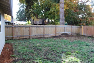 381 SE 39th Ave in Hillsboro, OR - Building Photo - Building Photo