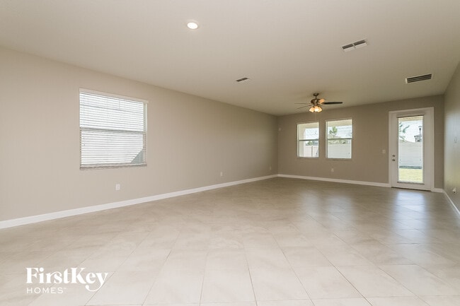 9924 Victory Gallop Loop in Ruskin, FL - Building Photo - Building Photo