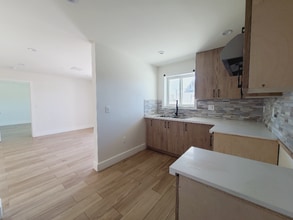 9949 Pinewood Ave, Unit 11 in Los Angeles, CA - Building Photo - Building Photo